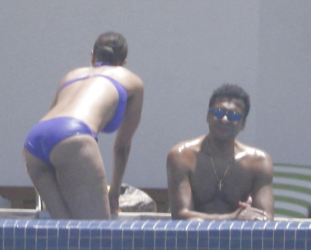 25P Tyra Banks on vacation in Mexico