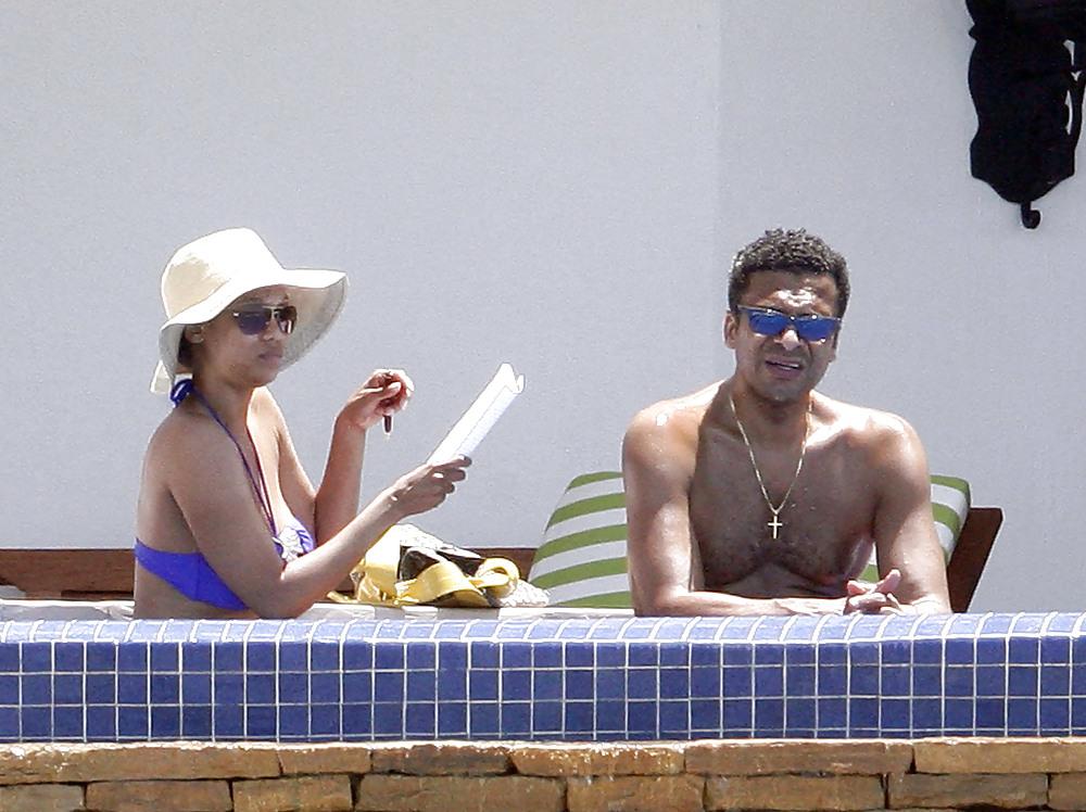 25P Tyra Banks on vacation in Mexico