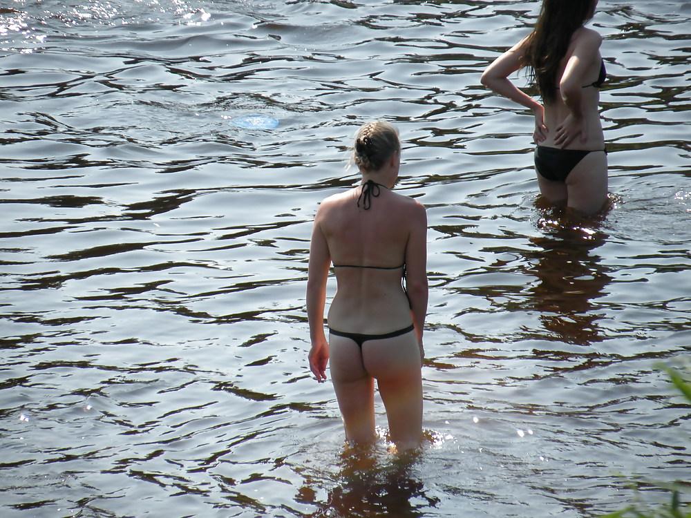 25P Beach voyeur