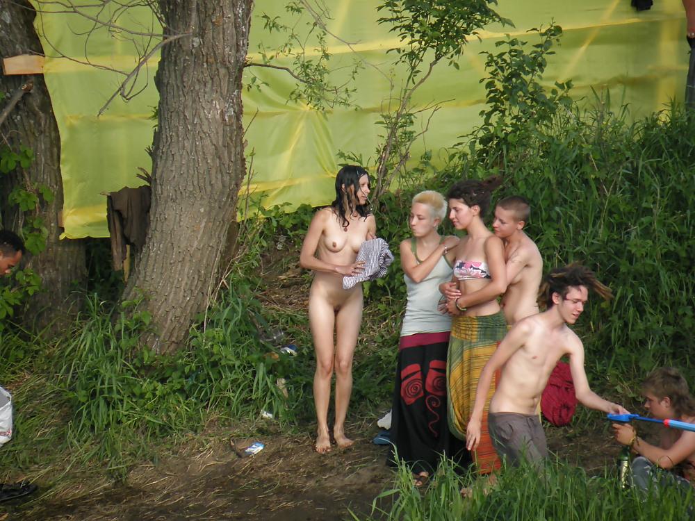 25P Beach voyeur