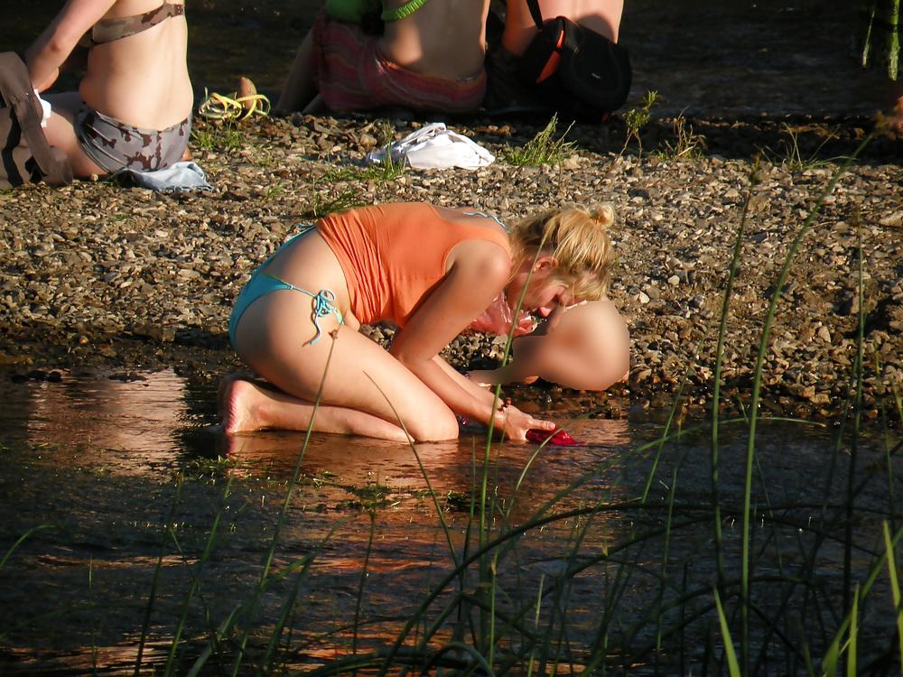 25P Beach voyeur