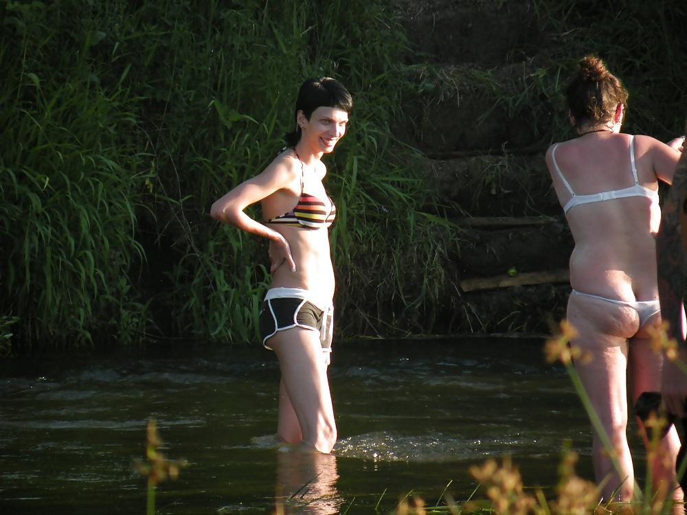 25P Beach voyeur