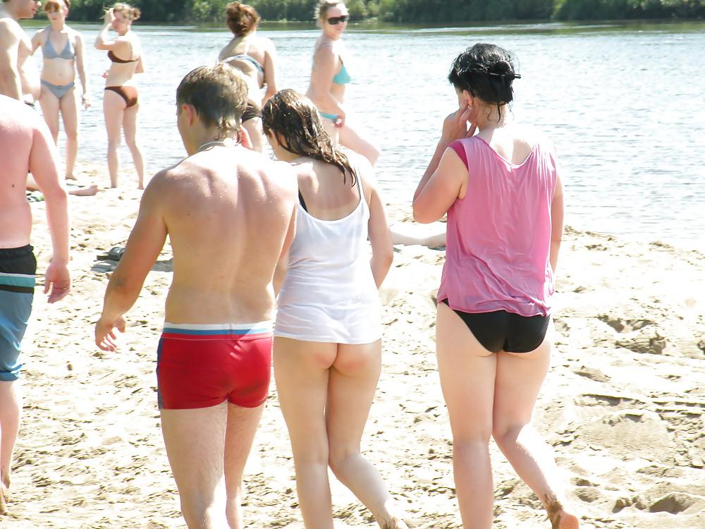 25P Beach voyeur
