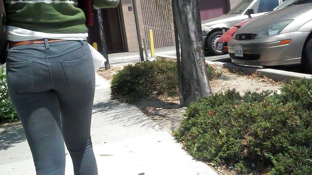 19P I followed her ass & butt in tight jeans around