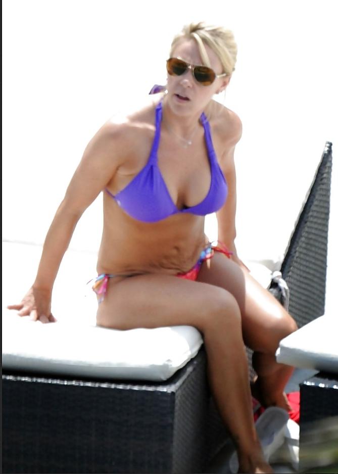 25P Bikini girls