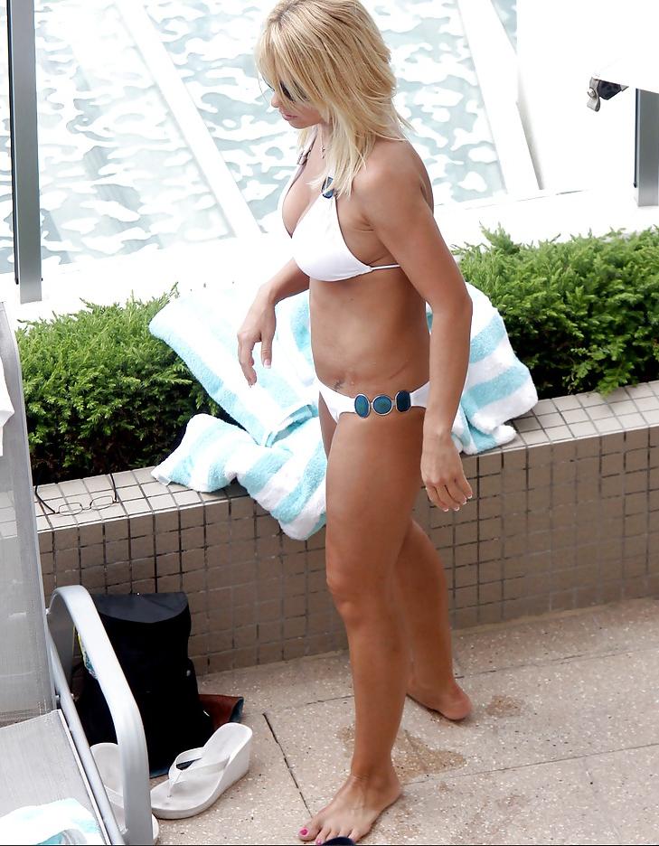 25P Bikini girls