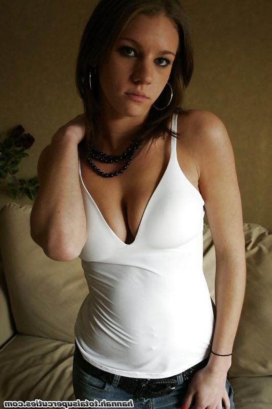 15P Stunning brunette with perky tits in these nonnude pictures