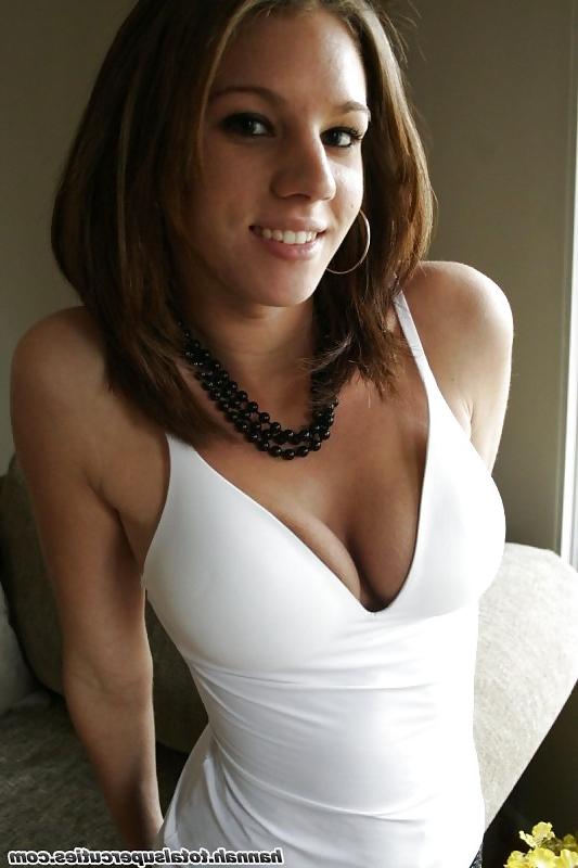 15P Stunning brunette with perky tits in these nonnude pictures