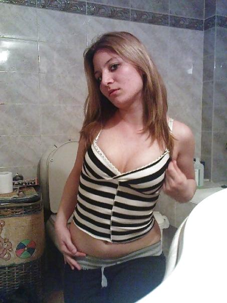 25P Greek amateur girls