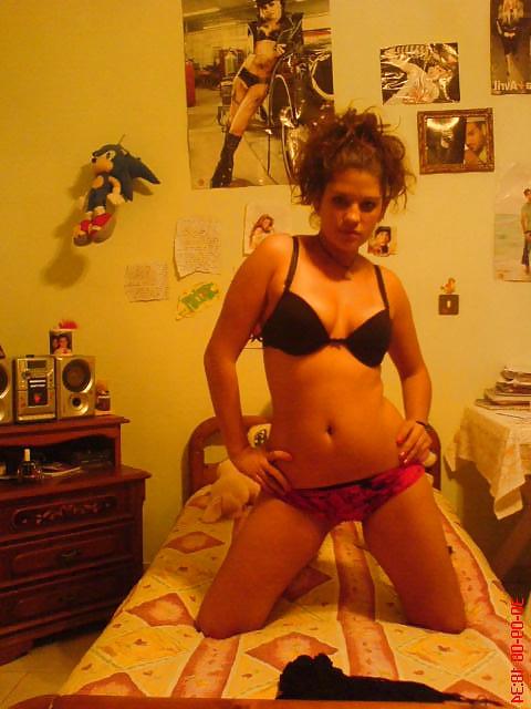 25P Greek amateur girls
