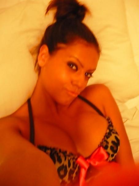 25P Greek amateur girls
