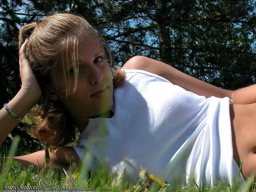 20P Pictures of teen Karen Dreams enjoying the great outdoors