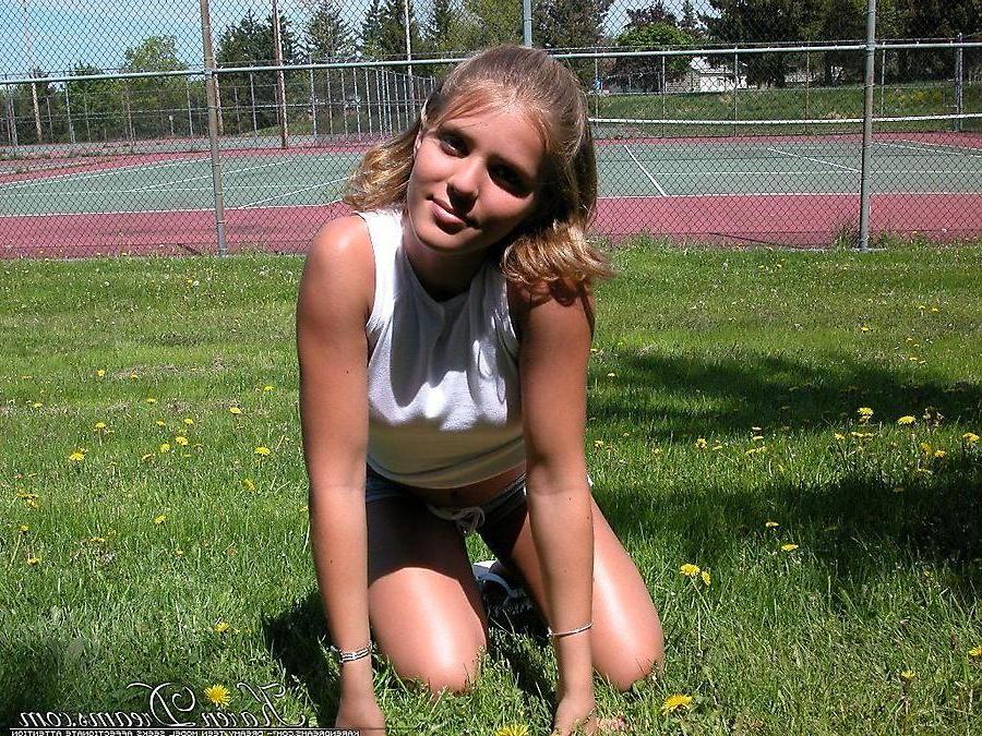 20P Pictures of teen Karen Dreams enjoying the great outdoors