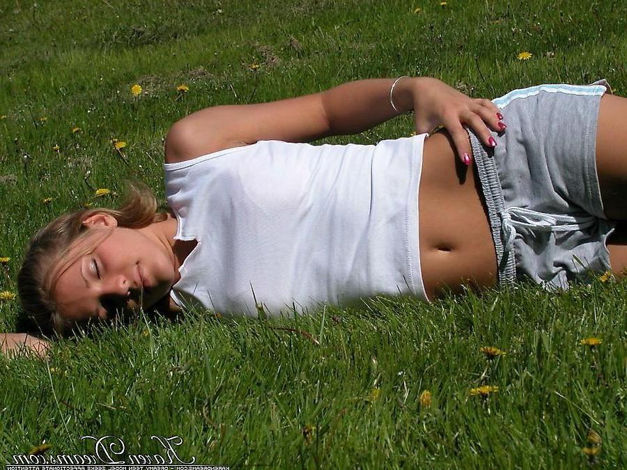 20P Pictures of teen Karen Dreams enjoying the great outdoors