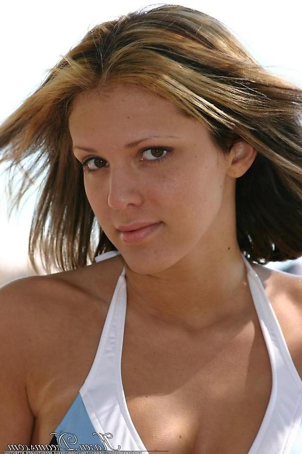 20P Pictures of teen Karen Dreams getting frisky on a beach