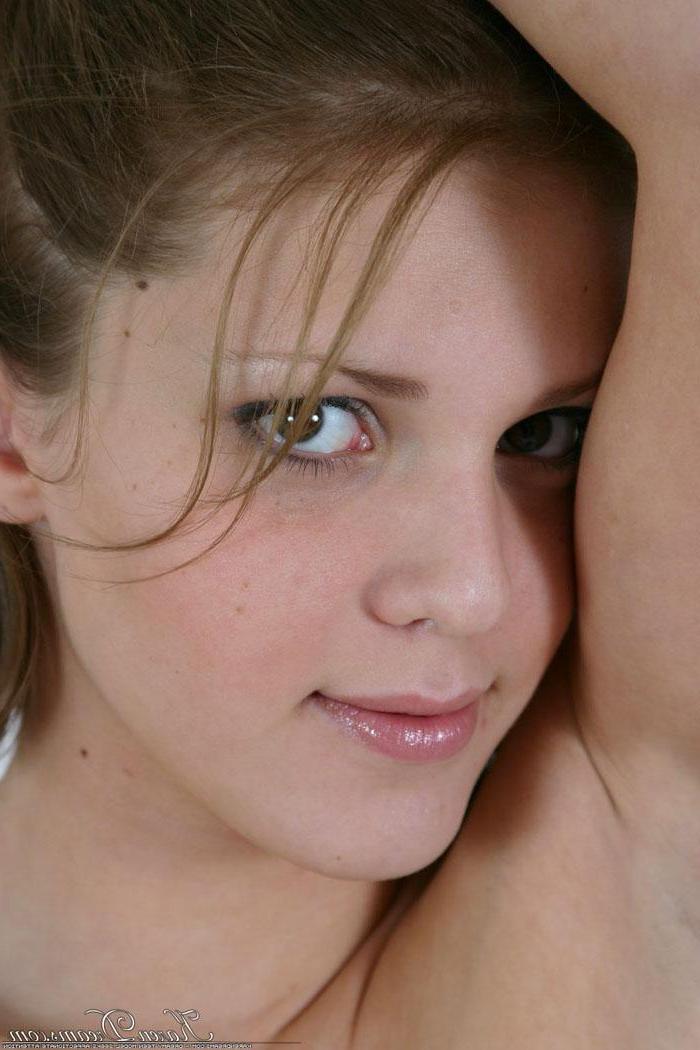20P Karen gets naked in bed