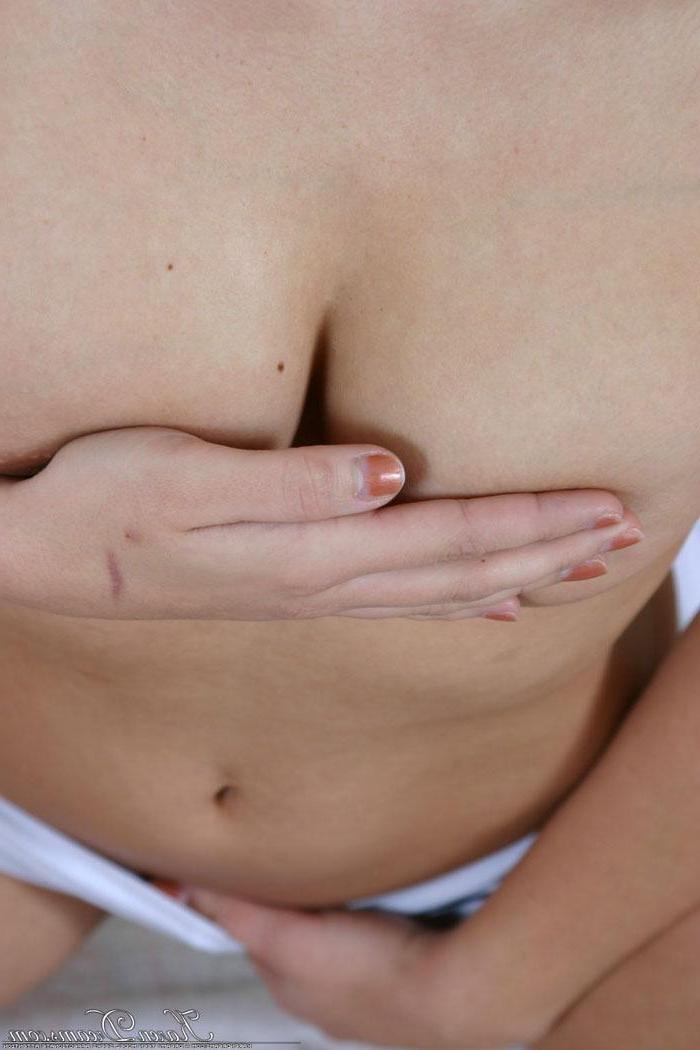 20P Karen gets naked in bed