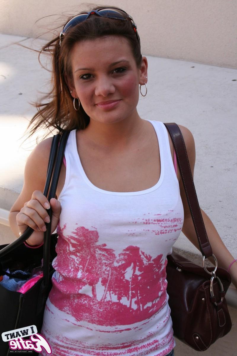 12P Candid pictures of Katie on her trip to Las Vegas