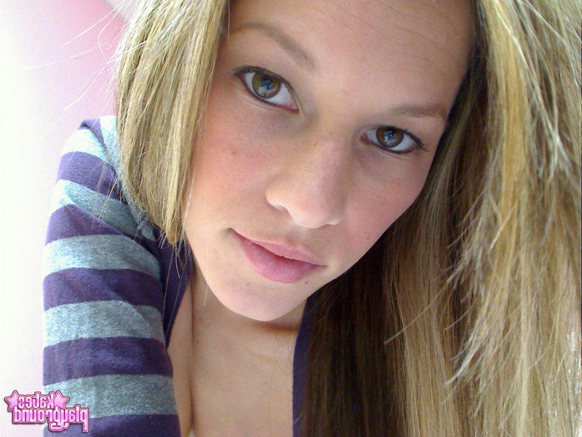 20P Pictures of Kate teasing in bed