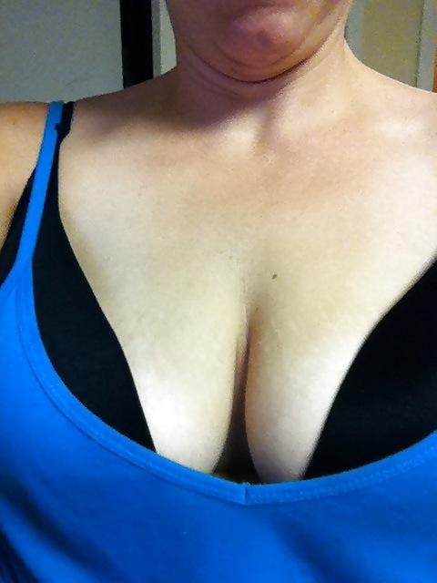 25P Wife non nude and nude