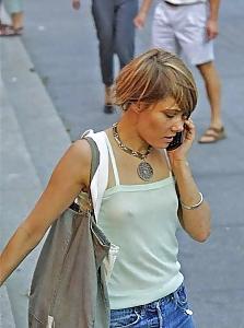 25P Braless ohne BH unterwegs