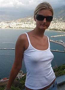 25P Braless ohne BH unterwegs