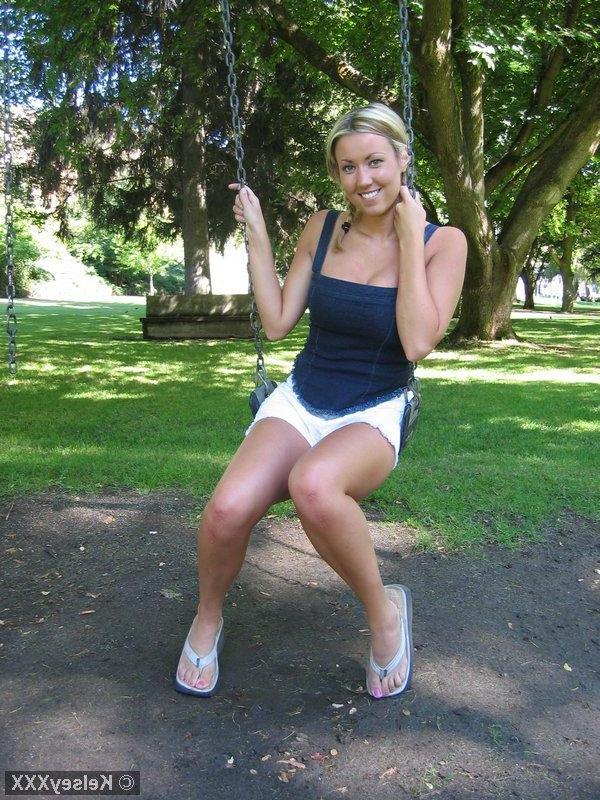 20P Pictures of Kelsey XXX teasing outside