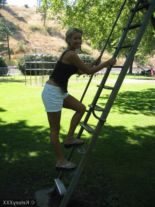 20P Pictures of Kelsey XXX teasing outside