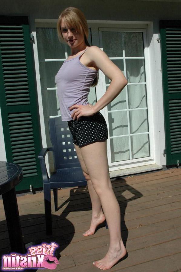 20P Pictures of Kiss Kristin showing off her round ass