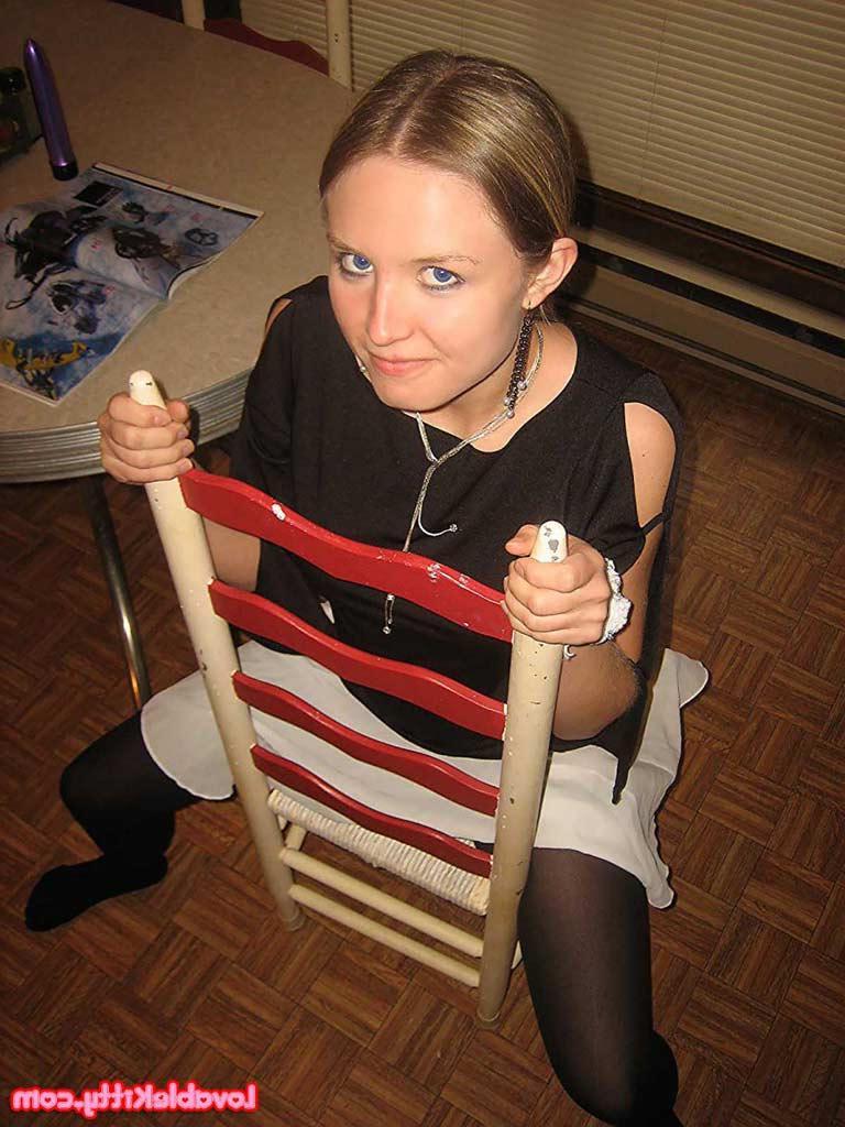15P Pictures of Lovable Kitty masturbating in her stockings