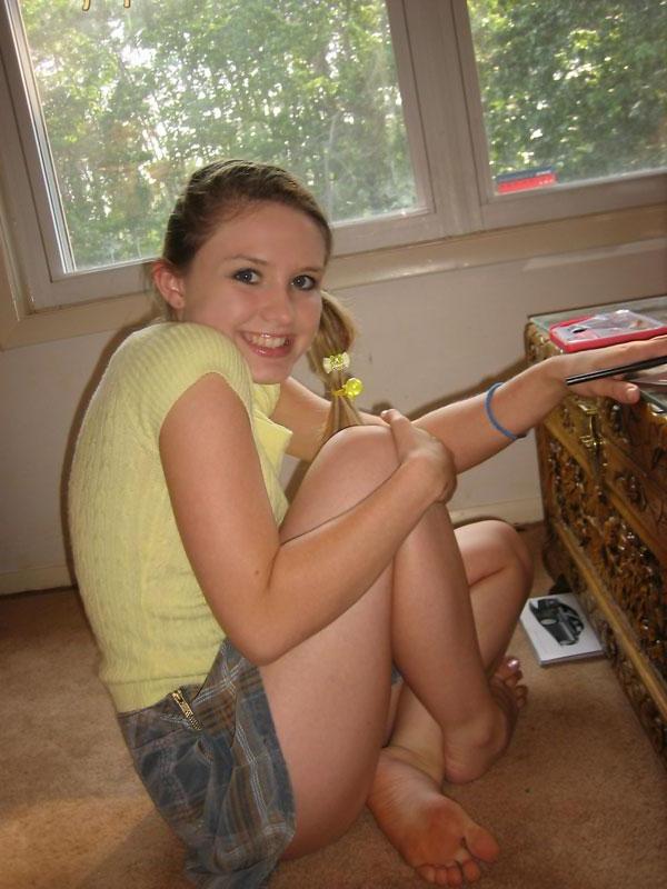 16P Pictures of Kitty Karsen fingering her tight pussy