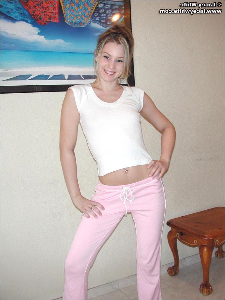 20P Pictures of Lacey White stripping nude for you
