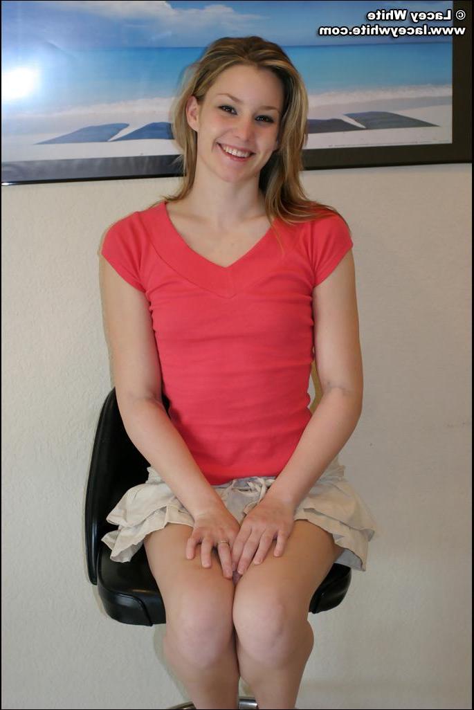 20P Pictures of Lacey White stripping nude for you