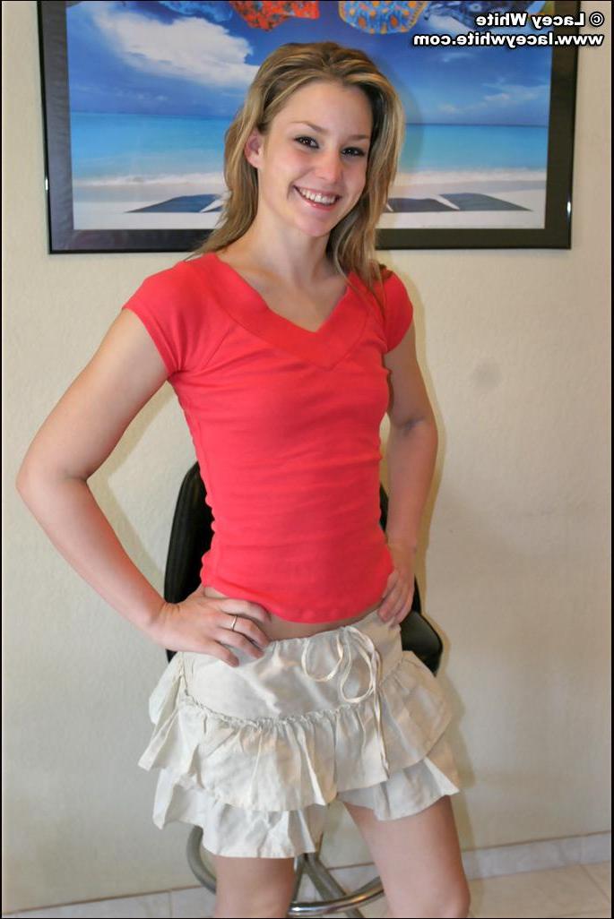 20P Pictures of Lacey White stripping nude for you