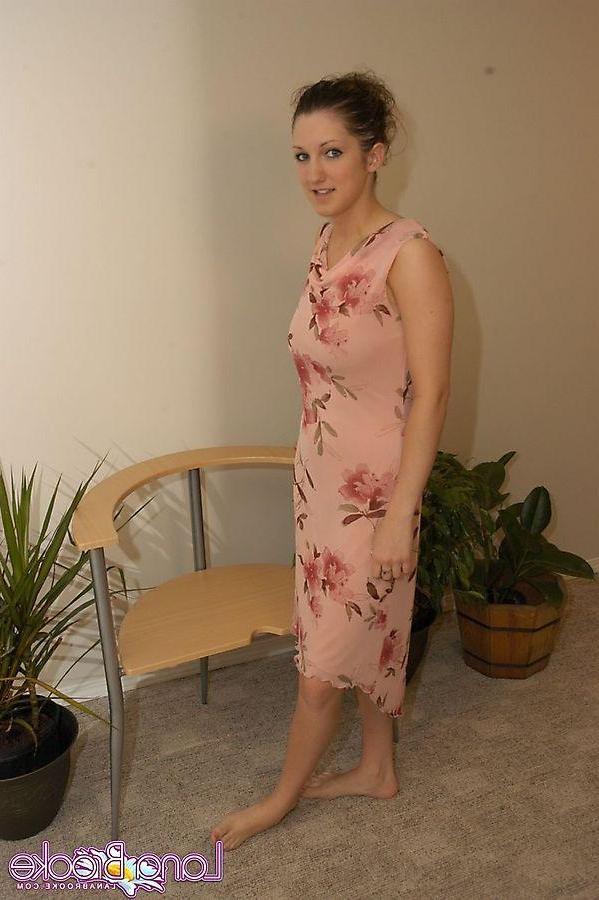 20P Pictures of Lana Brooke getting totally nude for you