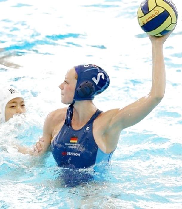 25P Water Polo nip slips