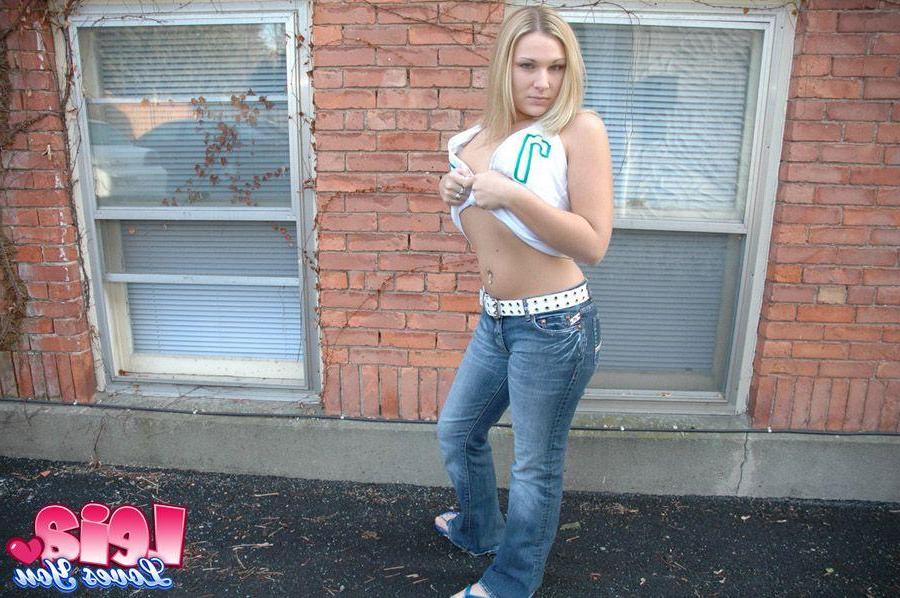 12P Pictures of teen hottie Leia Loves You showing off her ass outside
