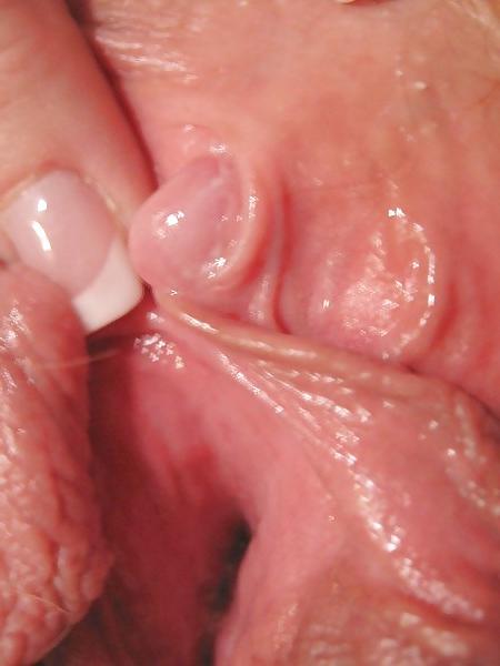 10P Kitty Spreading Wide & Rubbing Her Clit