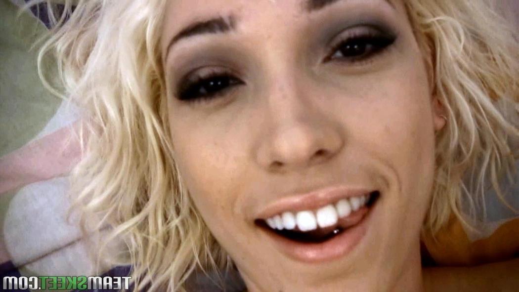 15P Blonde teen Lily Labeau invites you to watch her maturbate