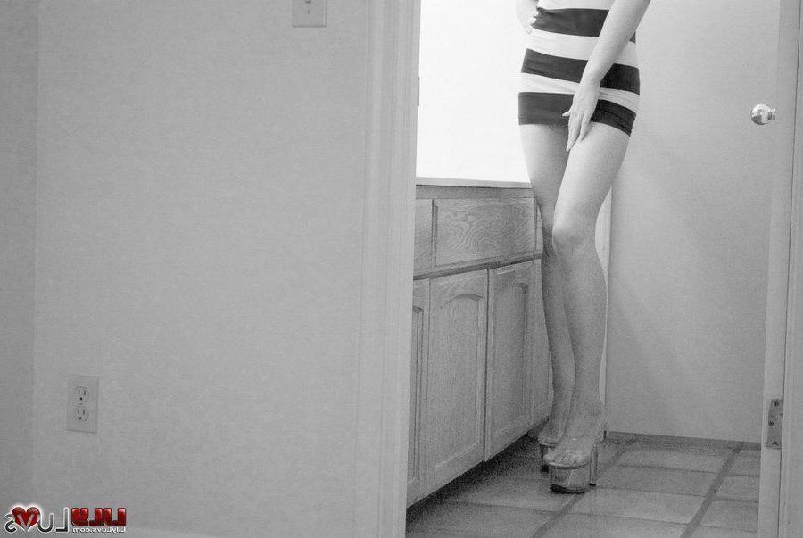 16P Pictures of teen babe Lily Luvs showing off in black and white