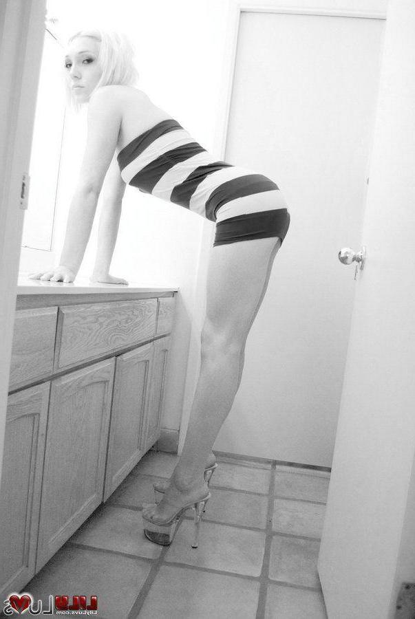 16P Pictures of teen babe Lily Luvs showing off in black and white