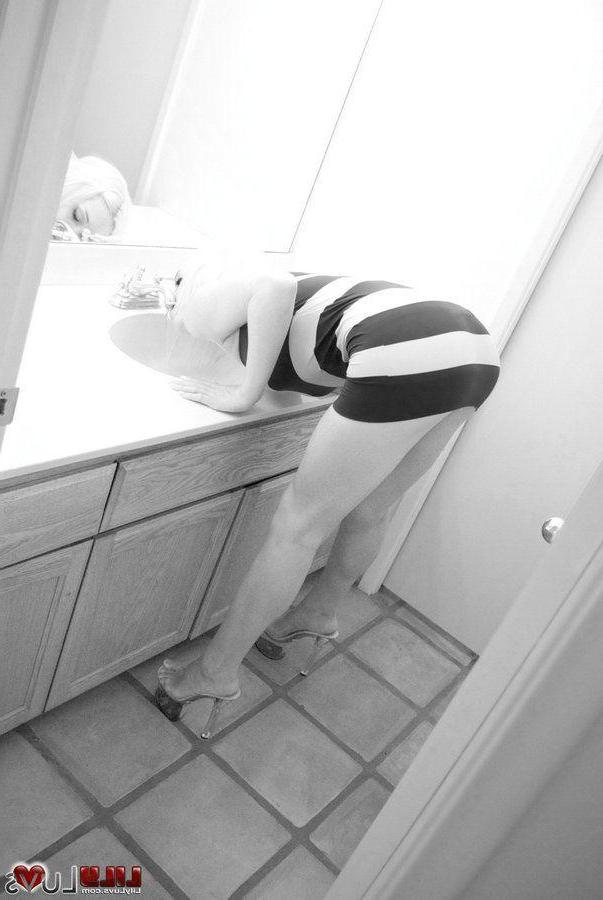 16P Pictures of teen babe Lily Luvs showing off in black and white