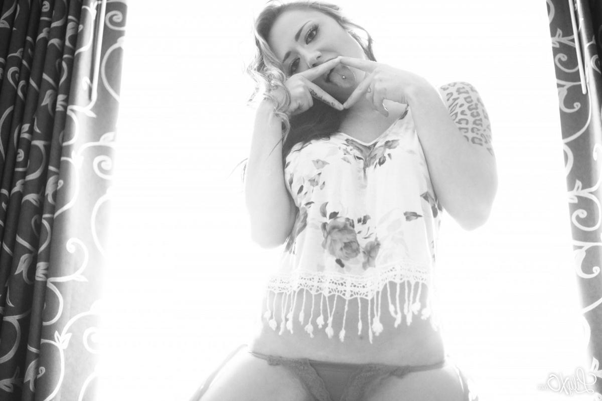 15P Lily Xo shows off her sexy body in black and white