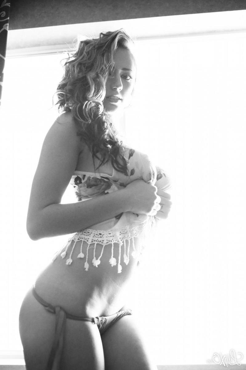 15P Lily Xo shows off her sexy body in black and white