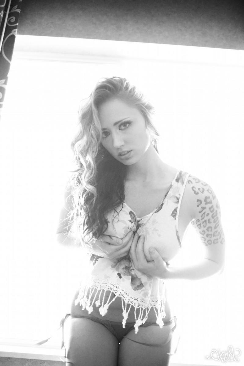15P Lily Xo shows off her sexy body in black and white