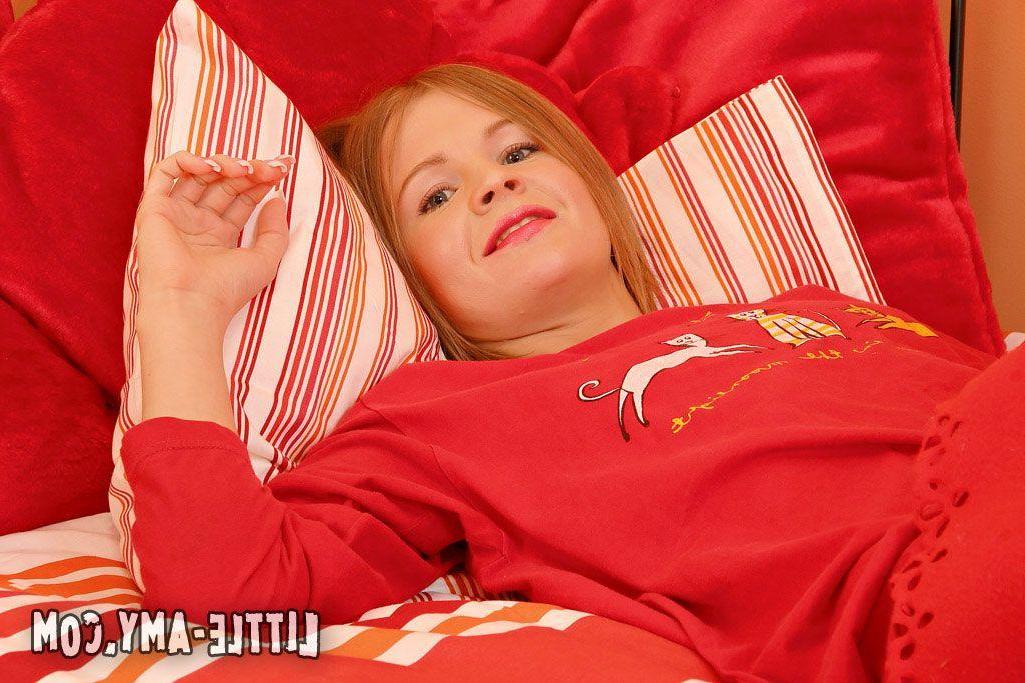 20P Pictures of teen Little Amy fingering her hot pussy