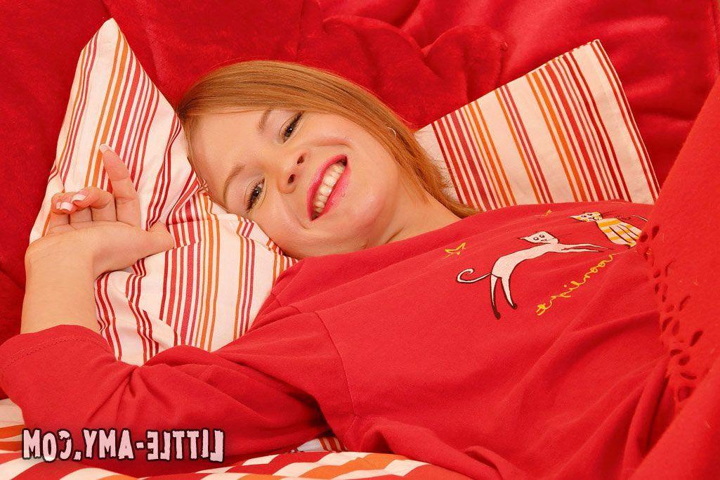 20P Pictures of teen Little Amy fingering her hot pussy