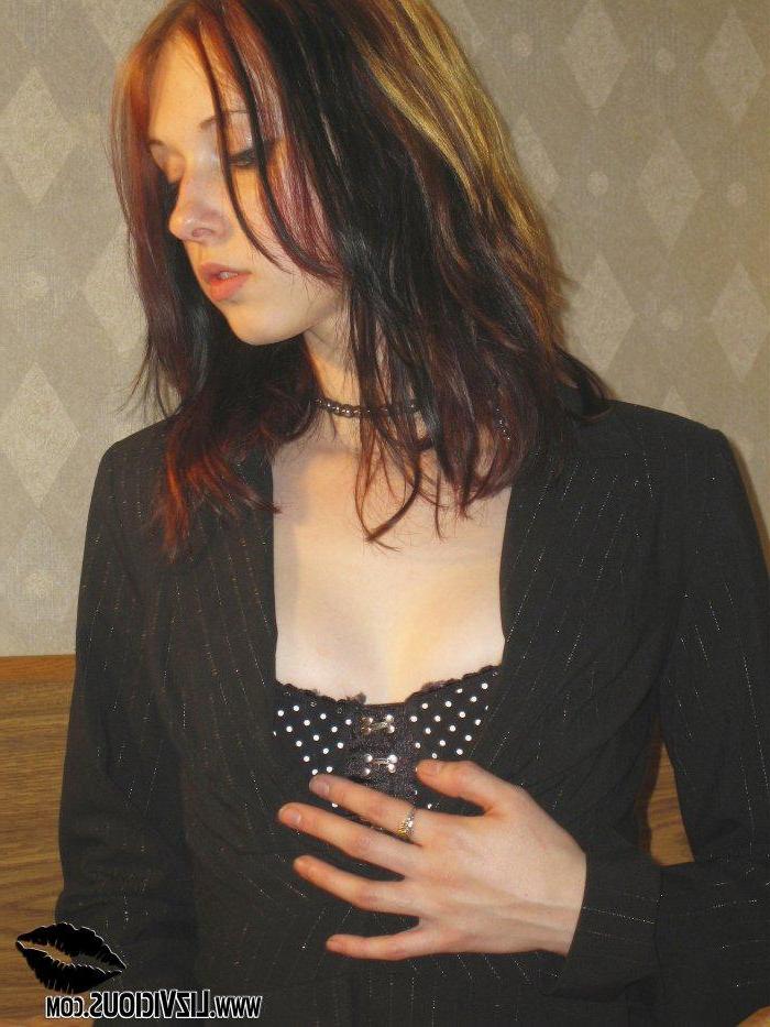 20P Pictures of Liz Vicious fingering her tight teen pussy