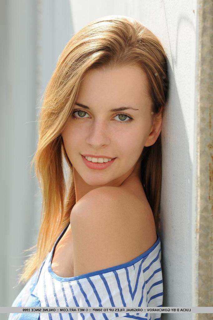 18P Stunning blonde beauty Lucia D strips nude on the dock