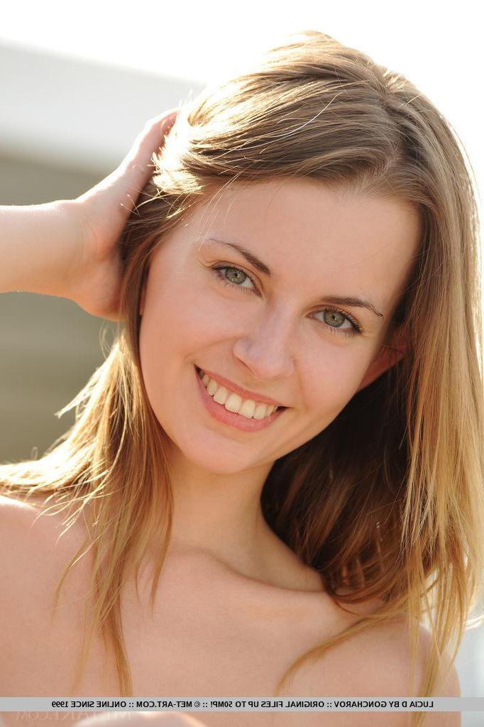 18P Stunning blonde beauty Lucia D strips nude on the dock